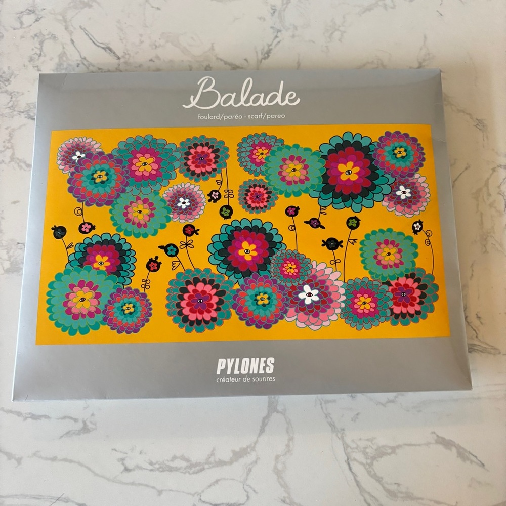 NIB Pylones scarf, Dahlia themed. - Picture 4 of 13